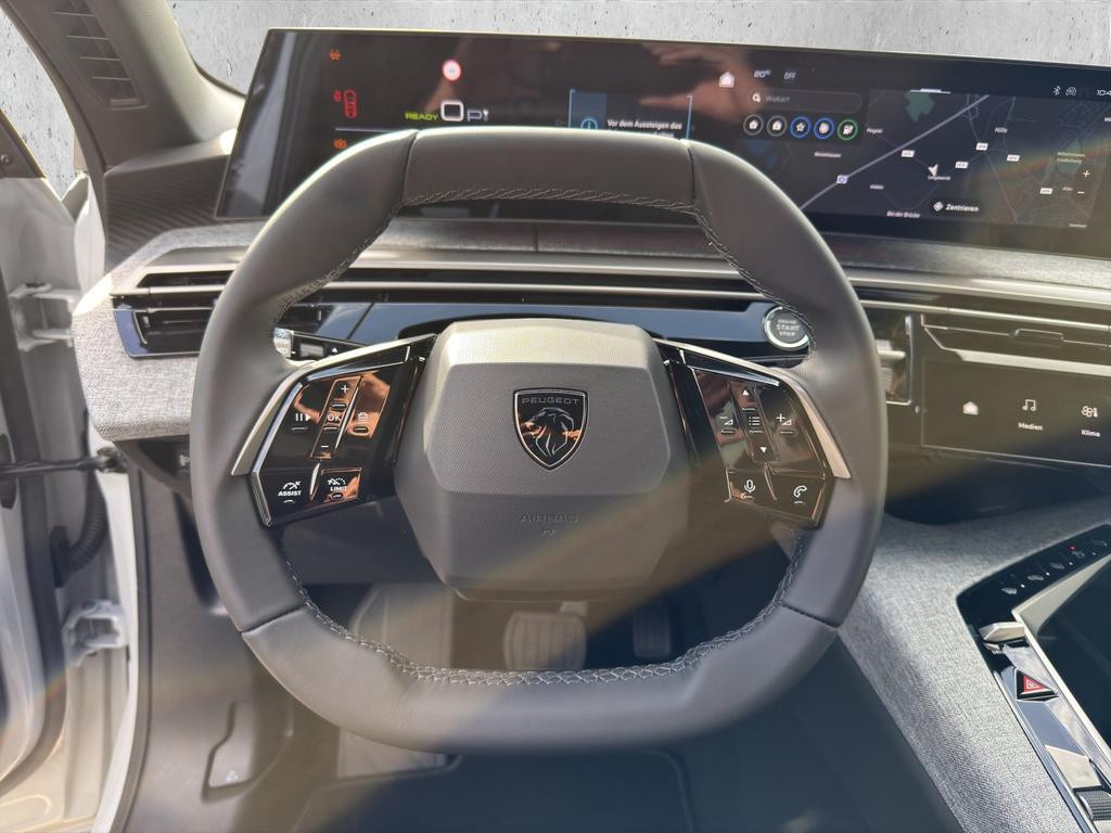 Peugeot E-3008