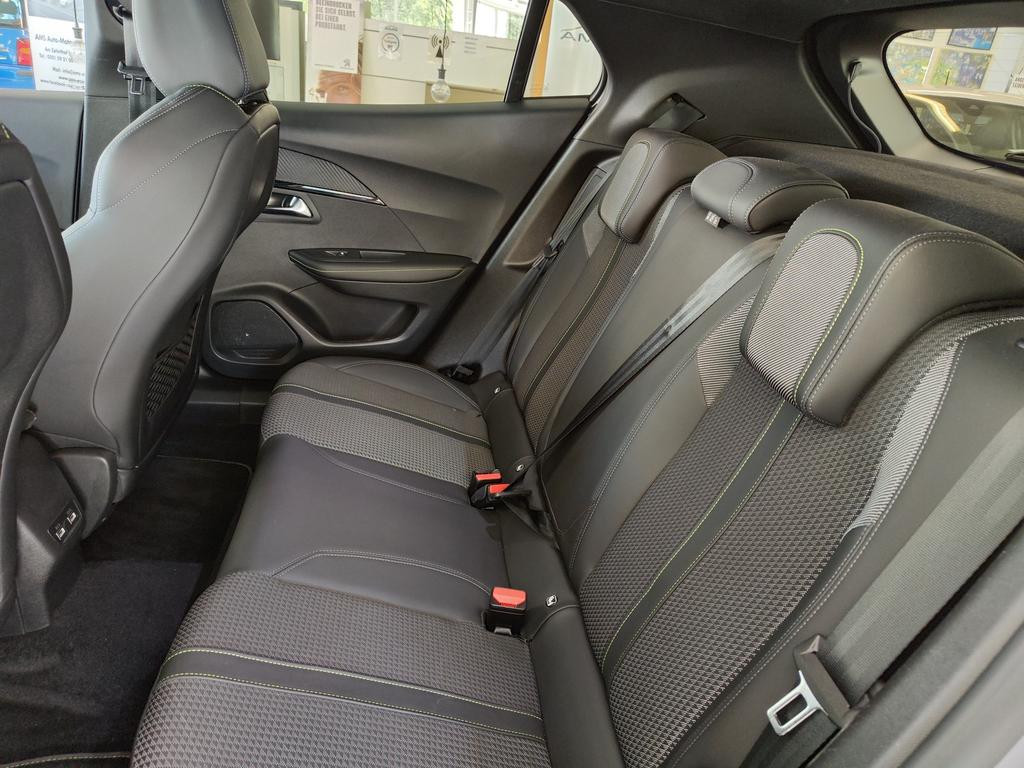 Peugeot e-2008