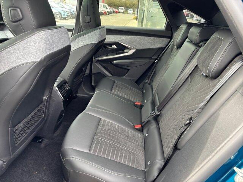 Peugeot E-3008