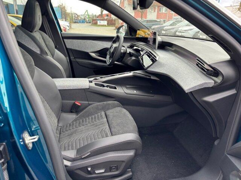 Peugeot E-3008