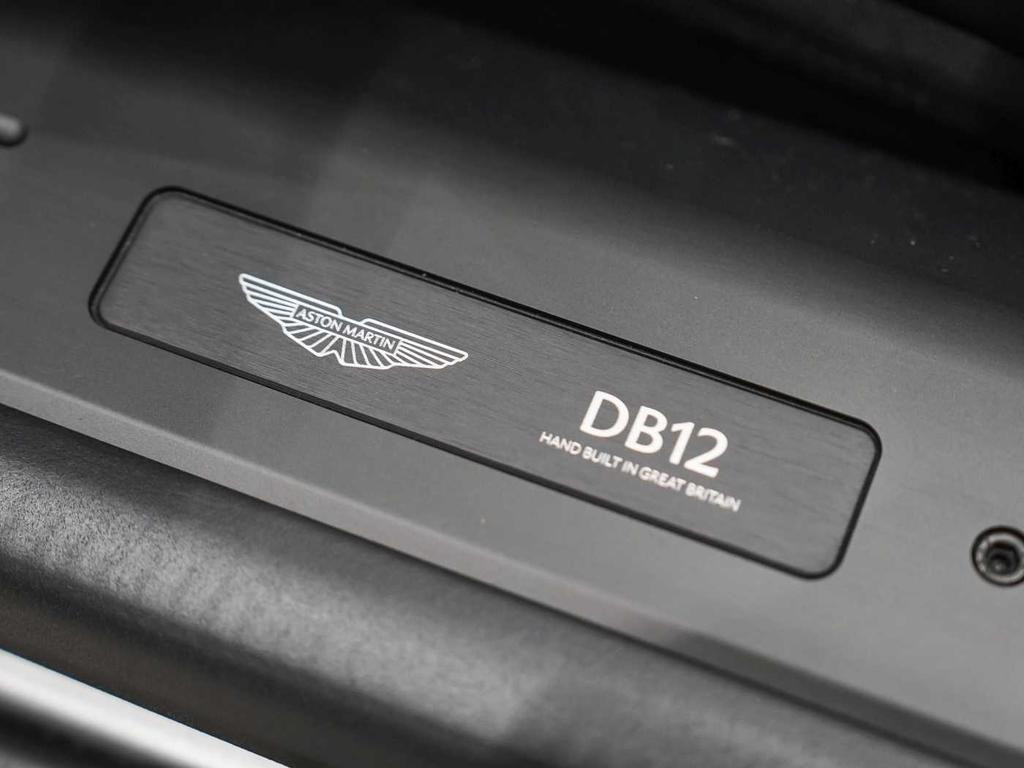 Aston Martin DB12