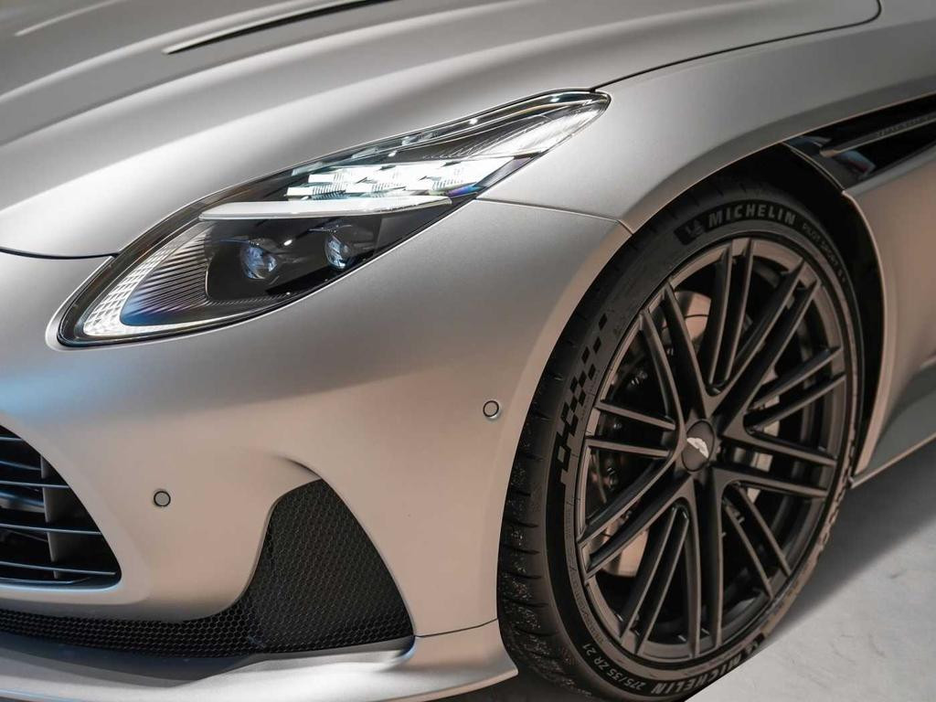 Aston Martin DB12