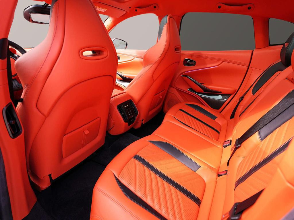 Aston Martin DBX