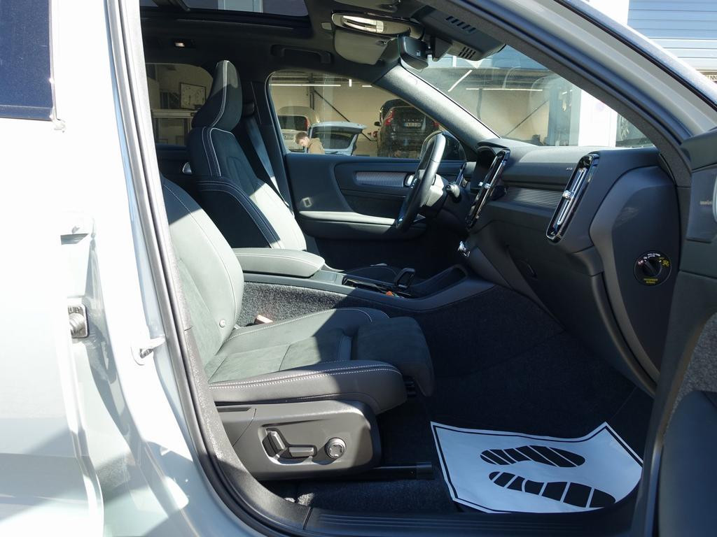 Volvo EX40