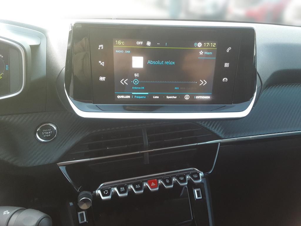Peugeot e-208