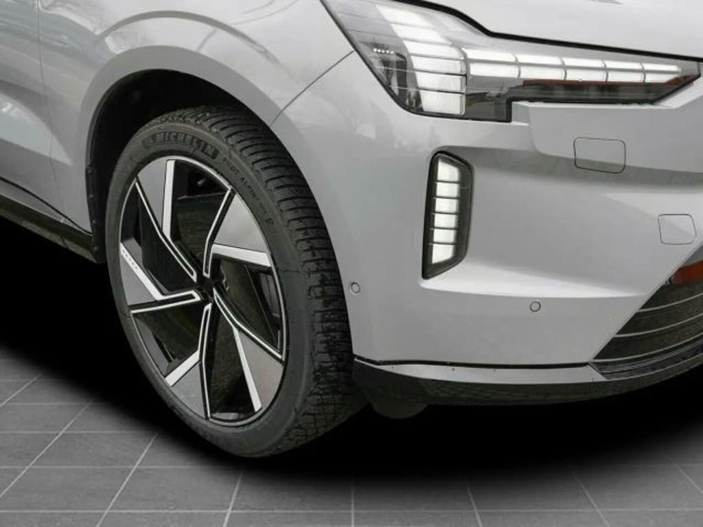 Volvo EX90