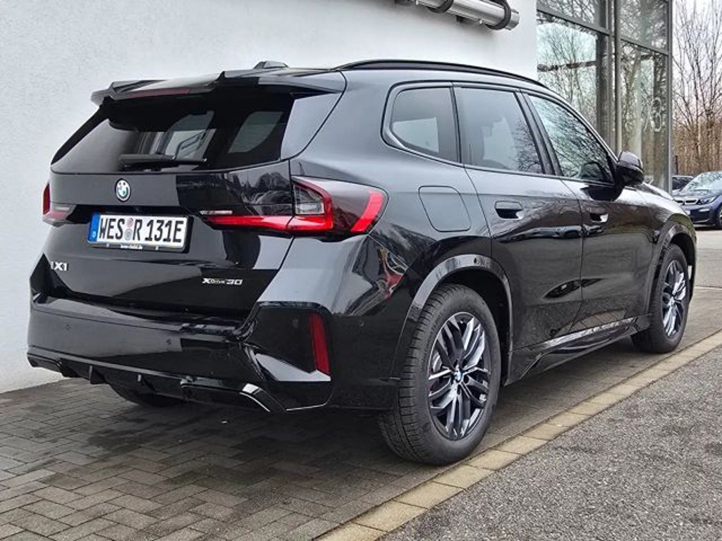 BMW iX1