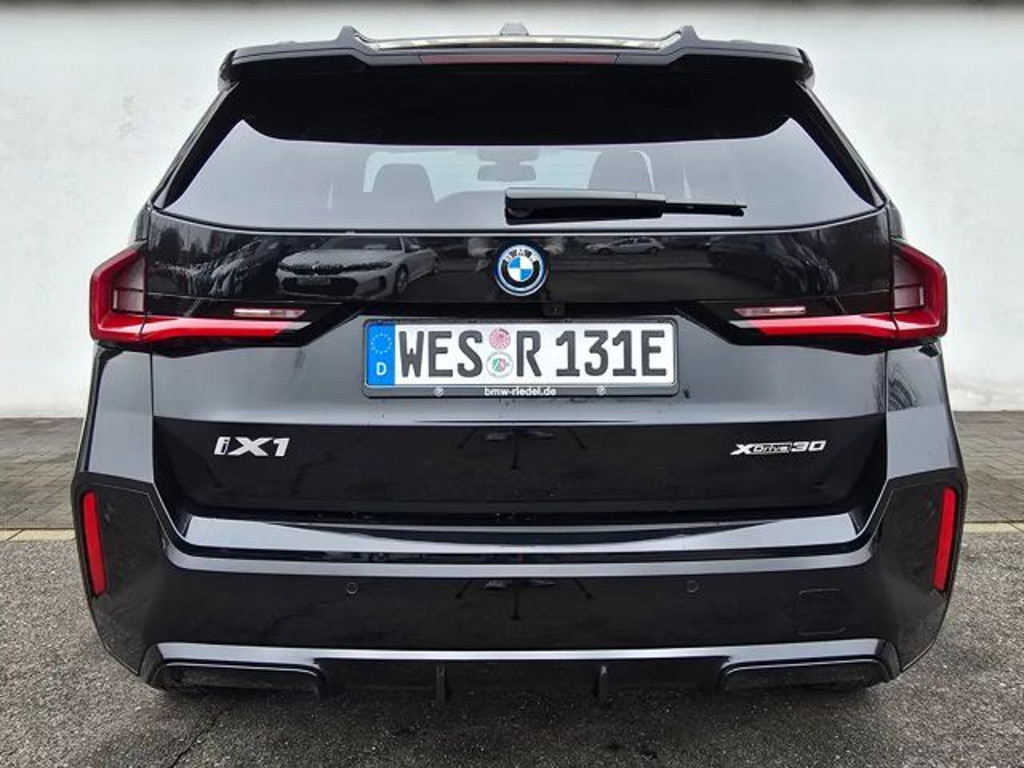 BMW iX1