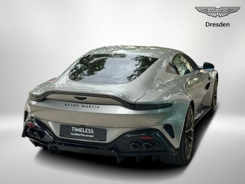 Aston Martin V8