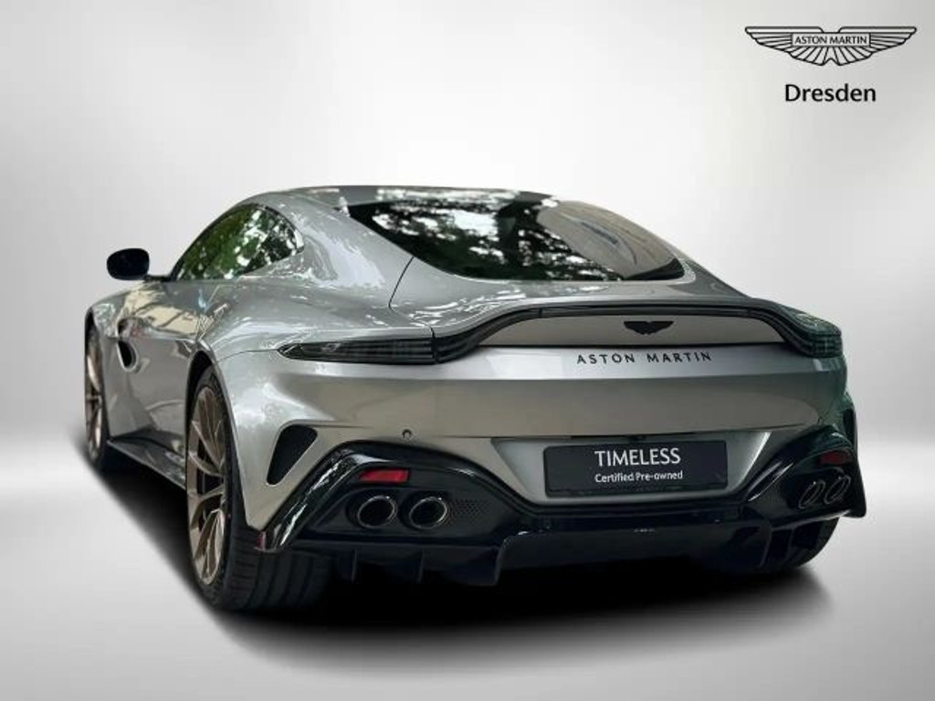 Aston Martin V8