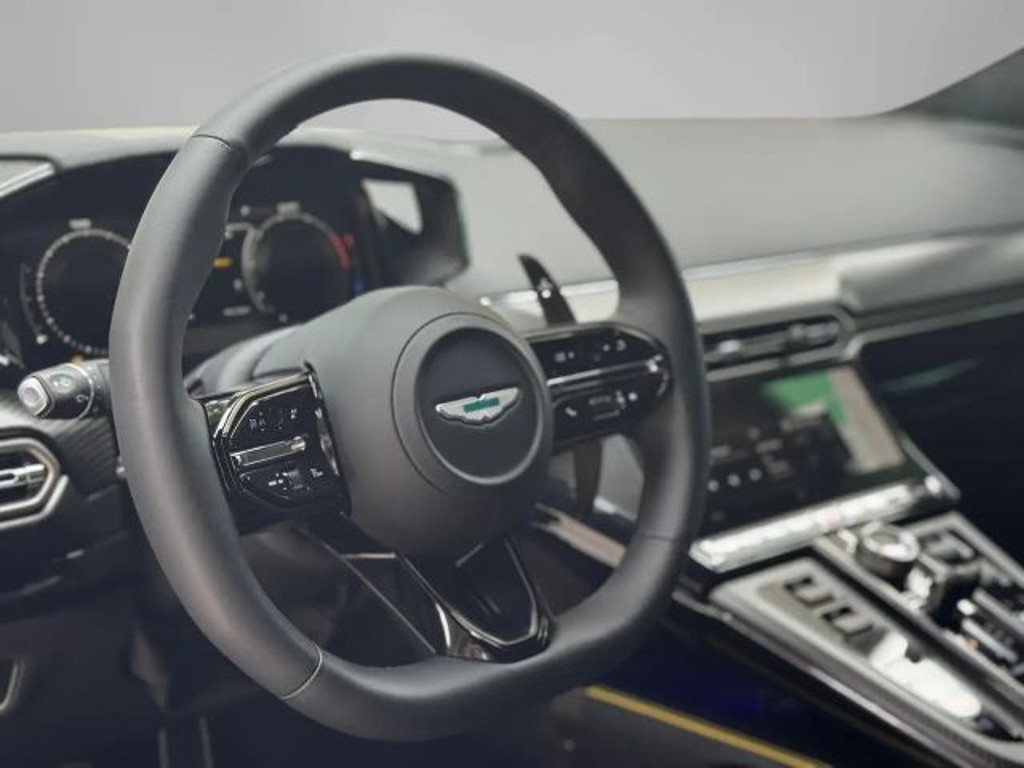 Aston Martin V8