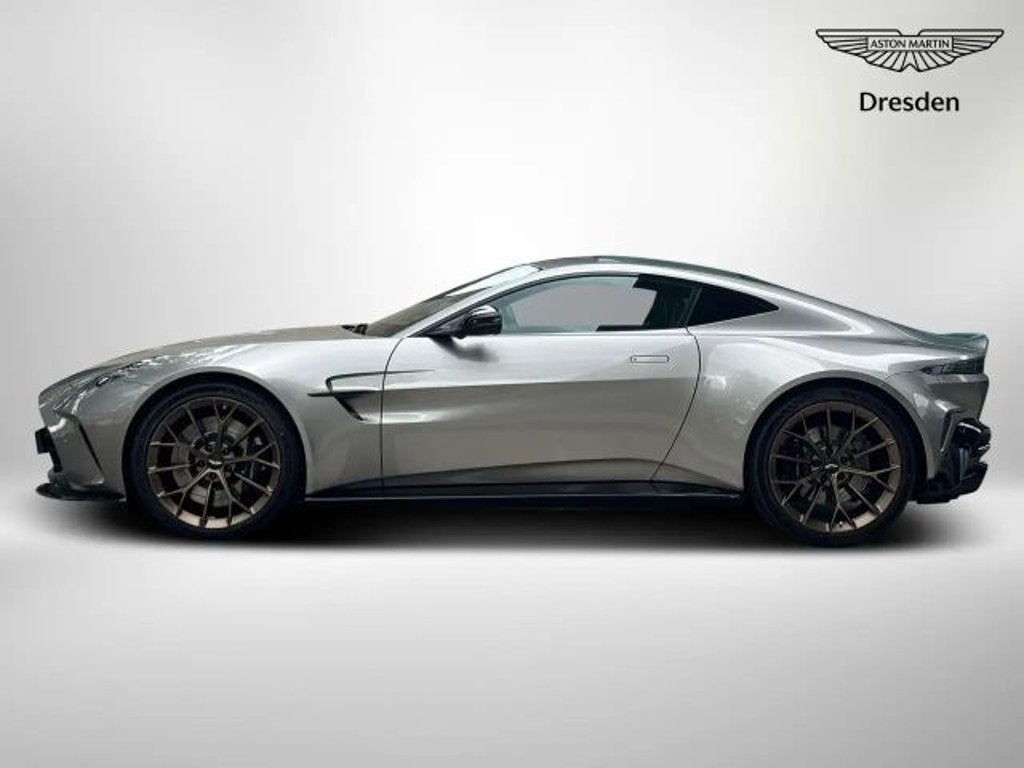 Aston Martin V8