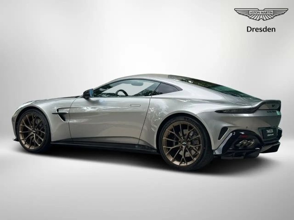 Aston Martin V8