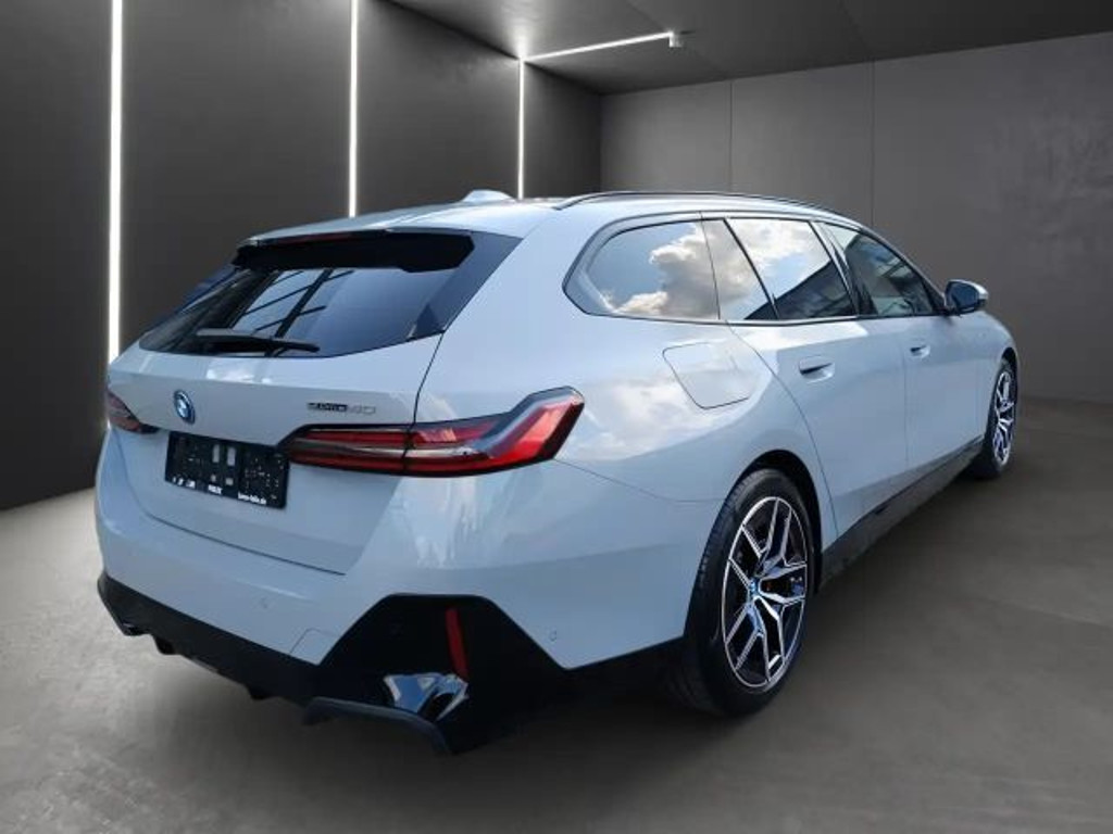 BMW i5