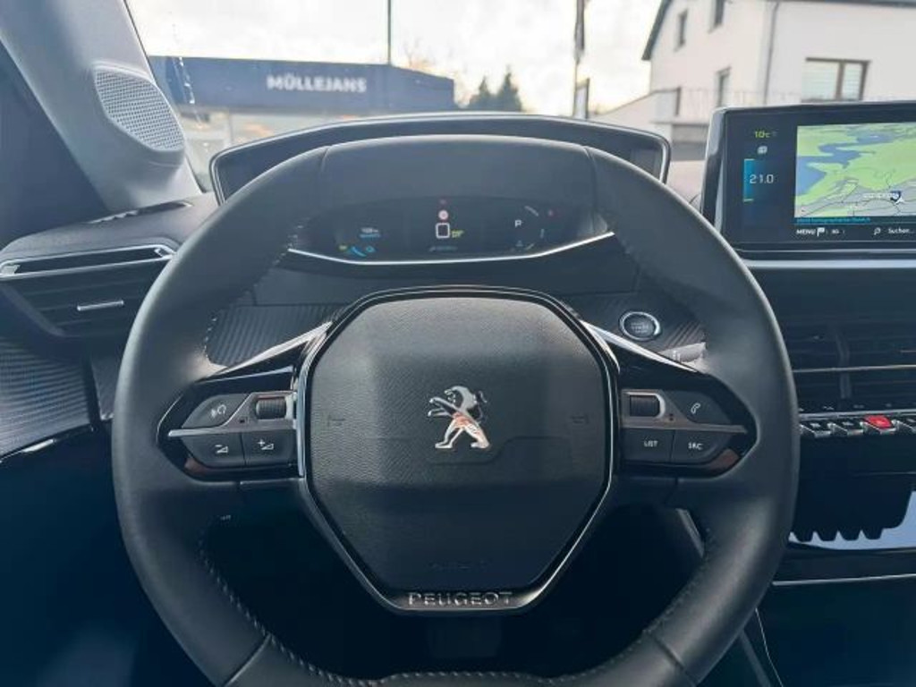 Peugeot e-208