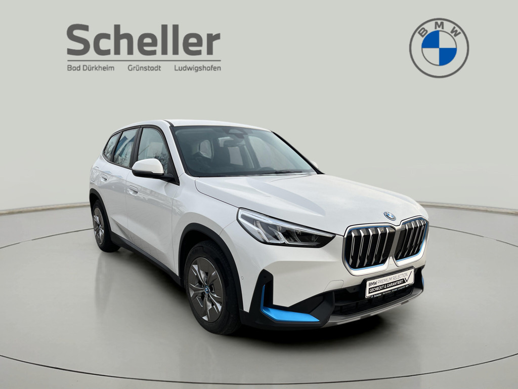 BMW iX1