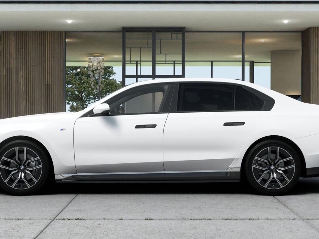 BMW i7