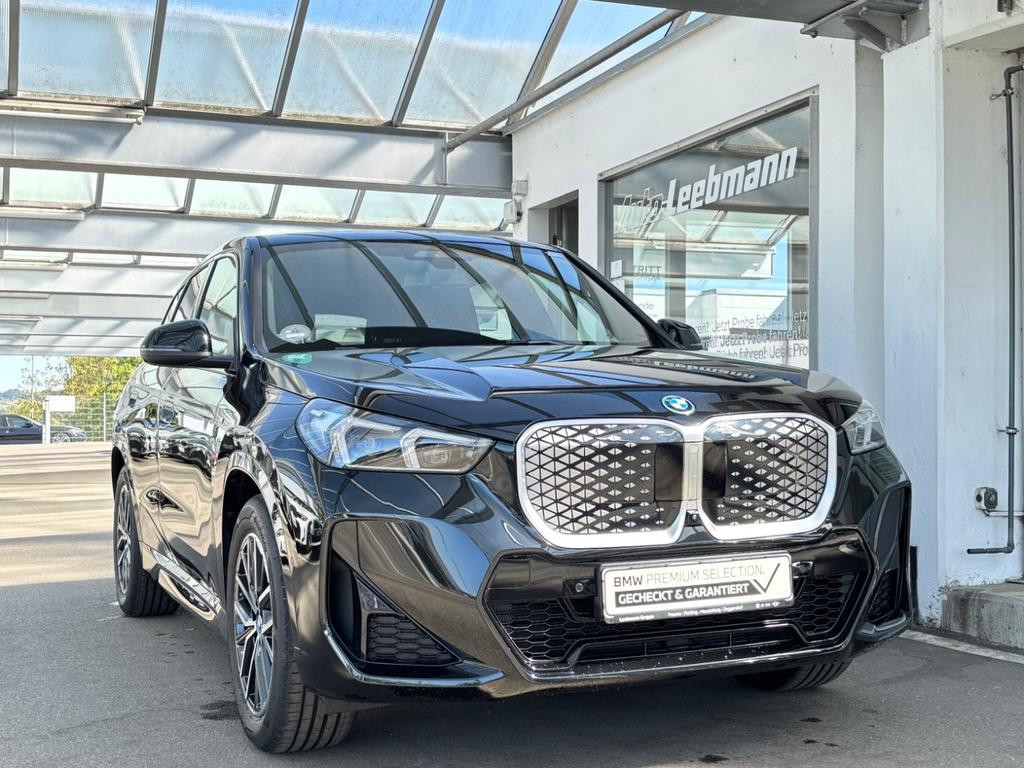 BMW iX1
