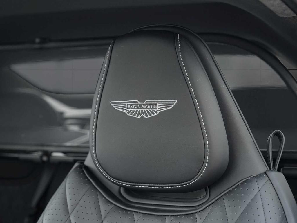 Aston Martin DB12