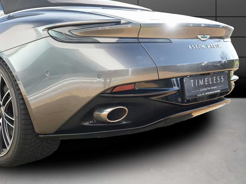 Aston Martin DB12