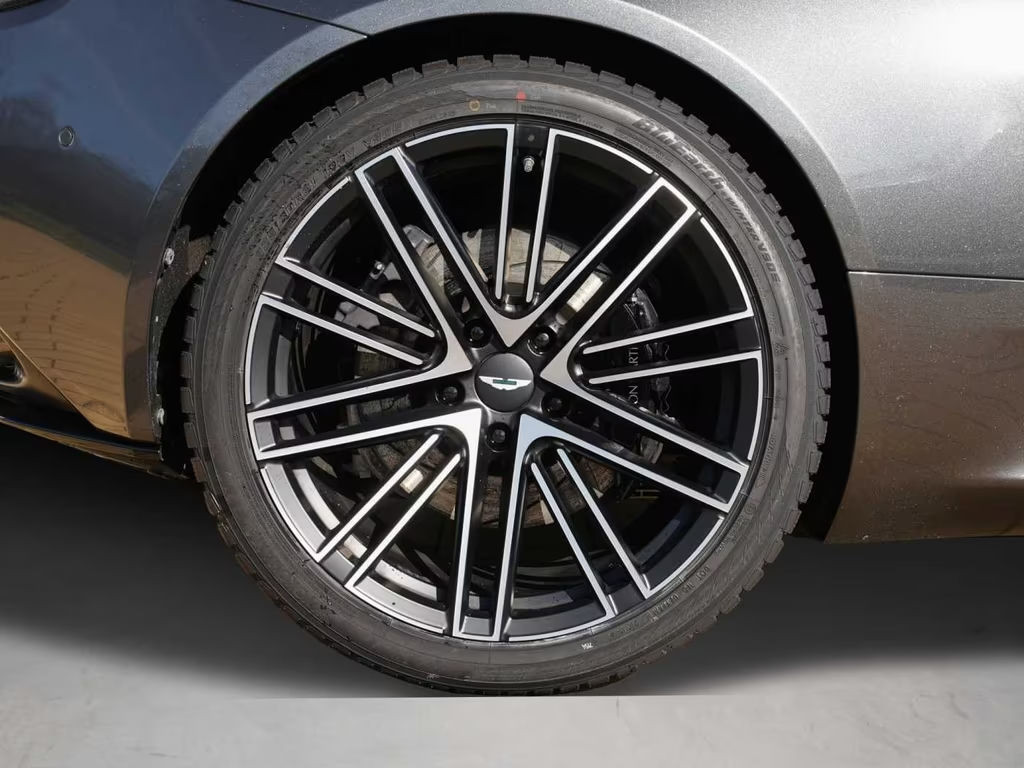 Aston Martin DB12