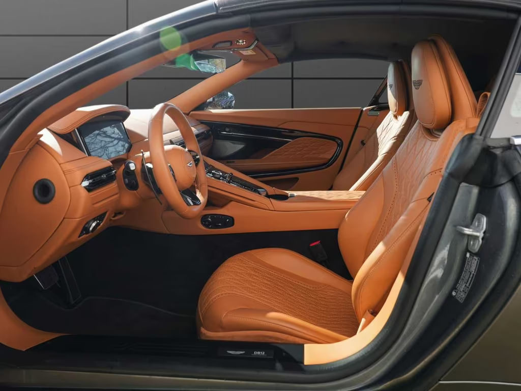 Aston Martin DB12