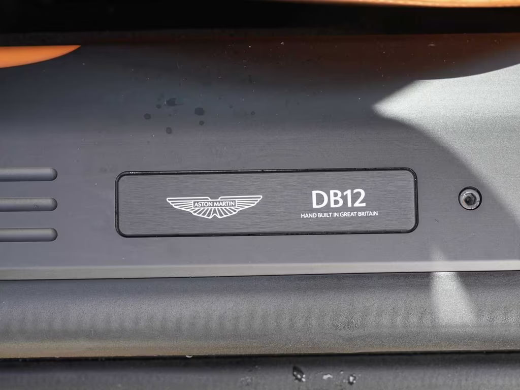 Aston Martin DB12