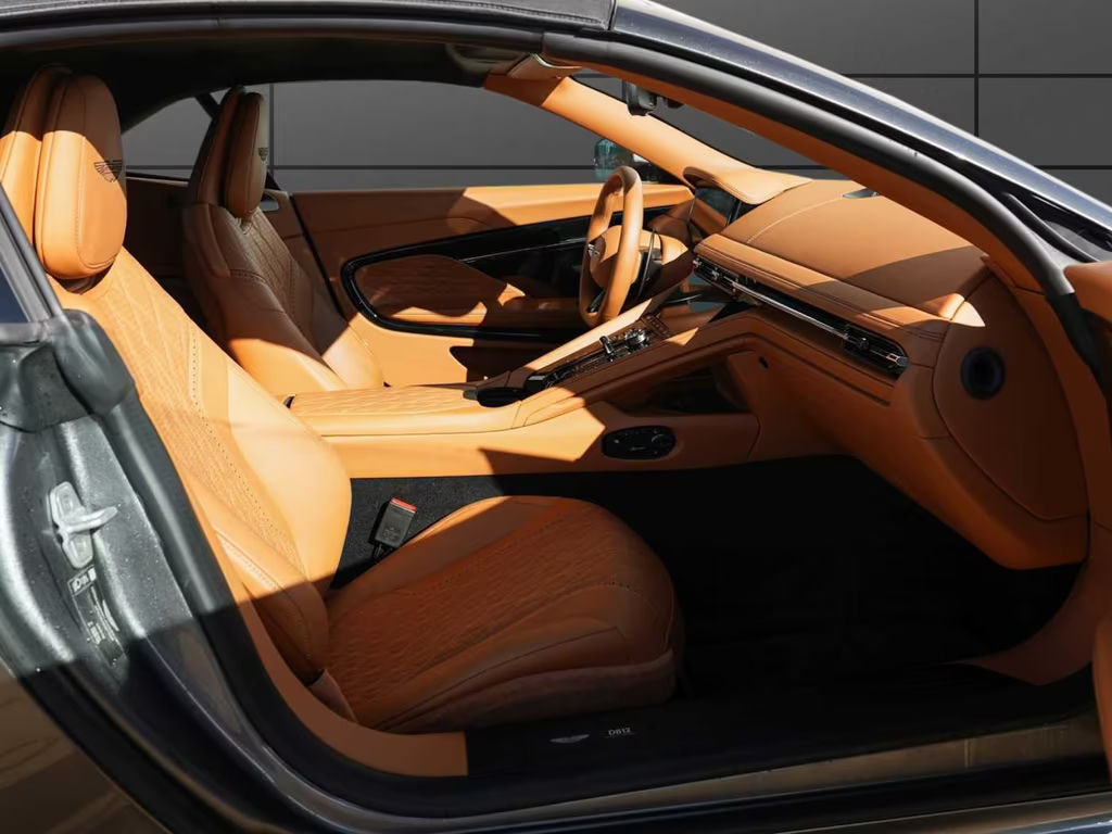 Aston Martin DB12