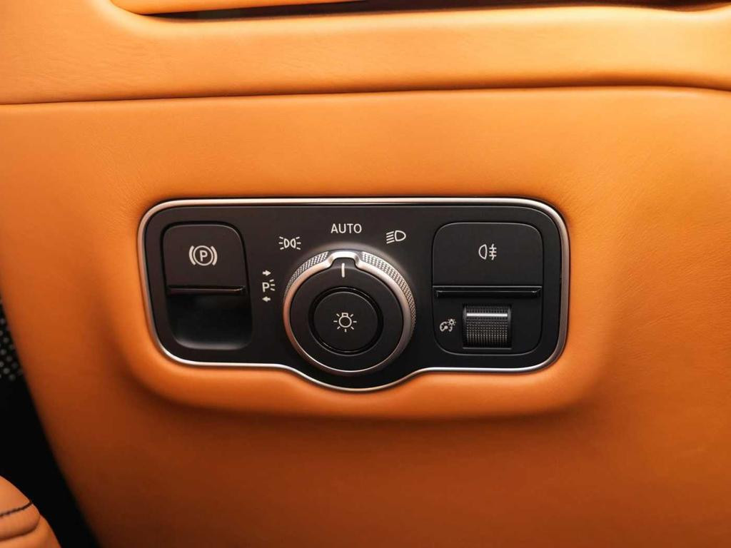 Aston Martin DB12