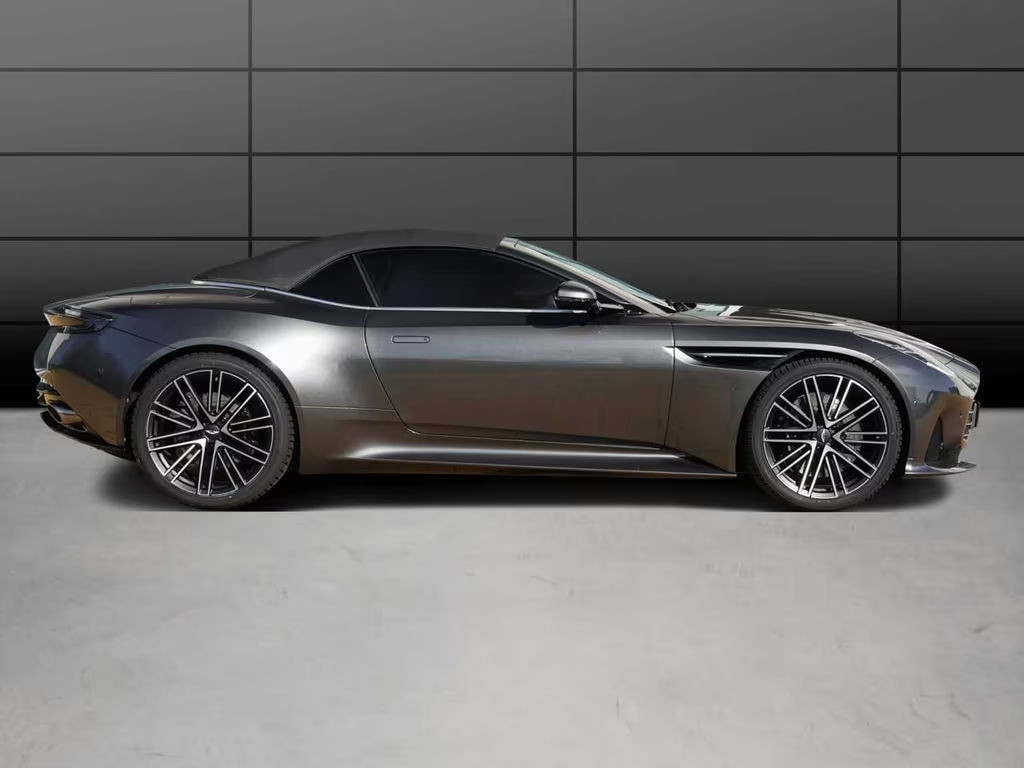 Aston Martin DB12