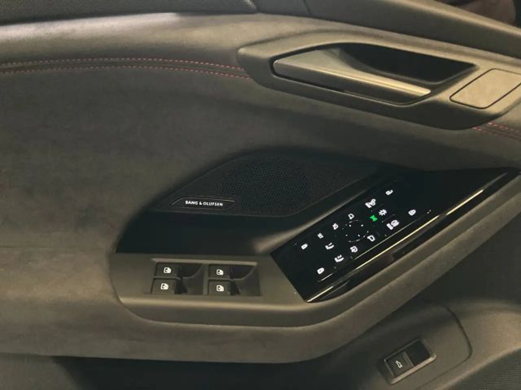 Audi S6 e-tron