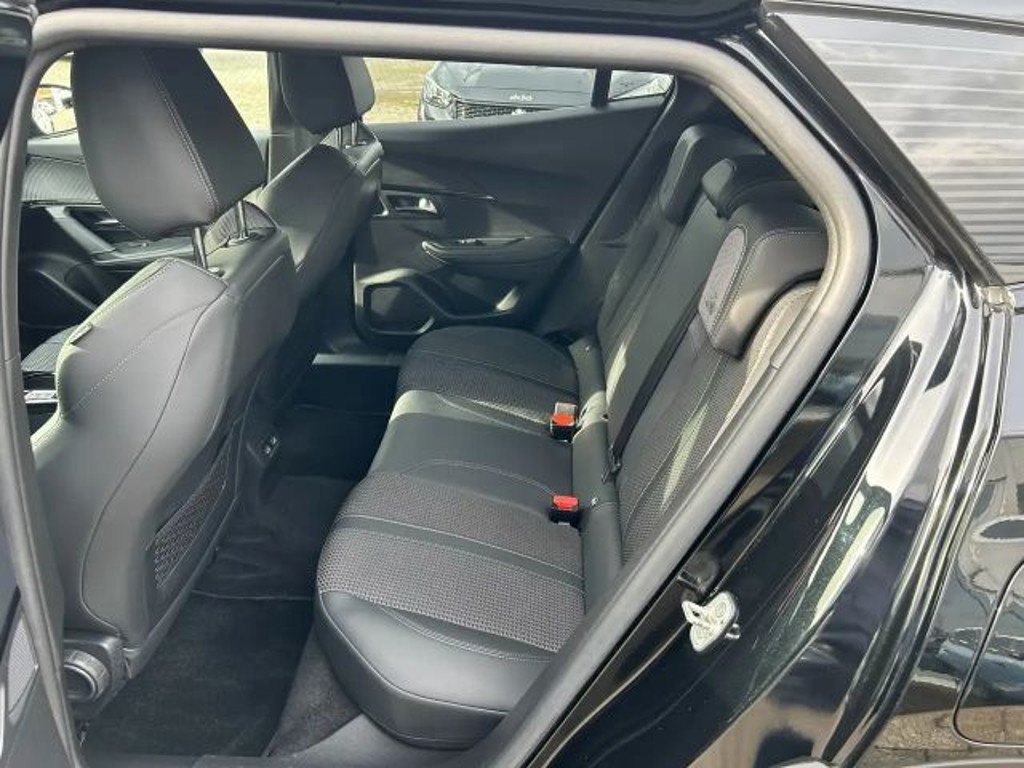 Peugeot e-2008