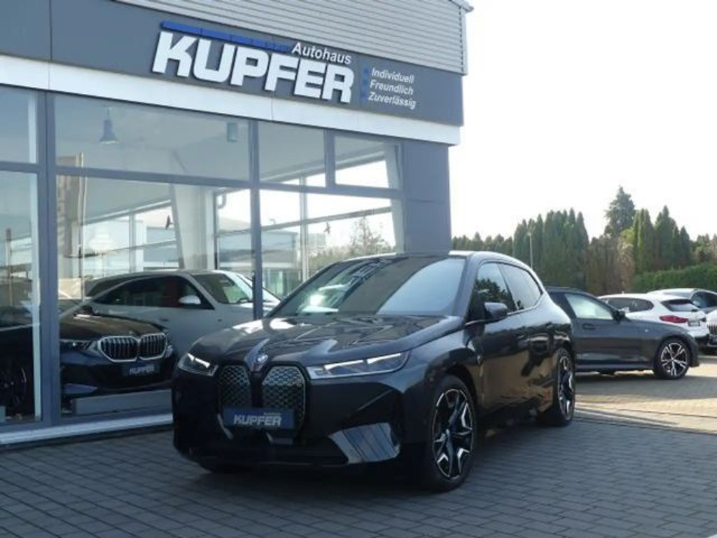 BMW iX