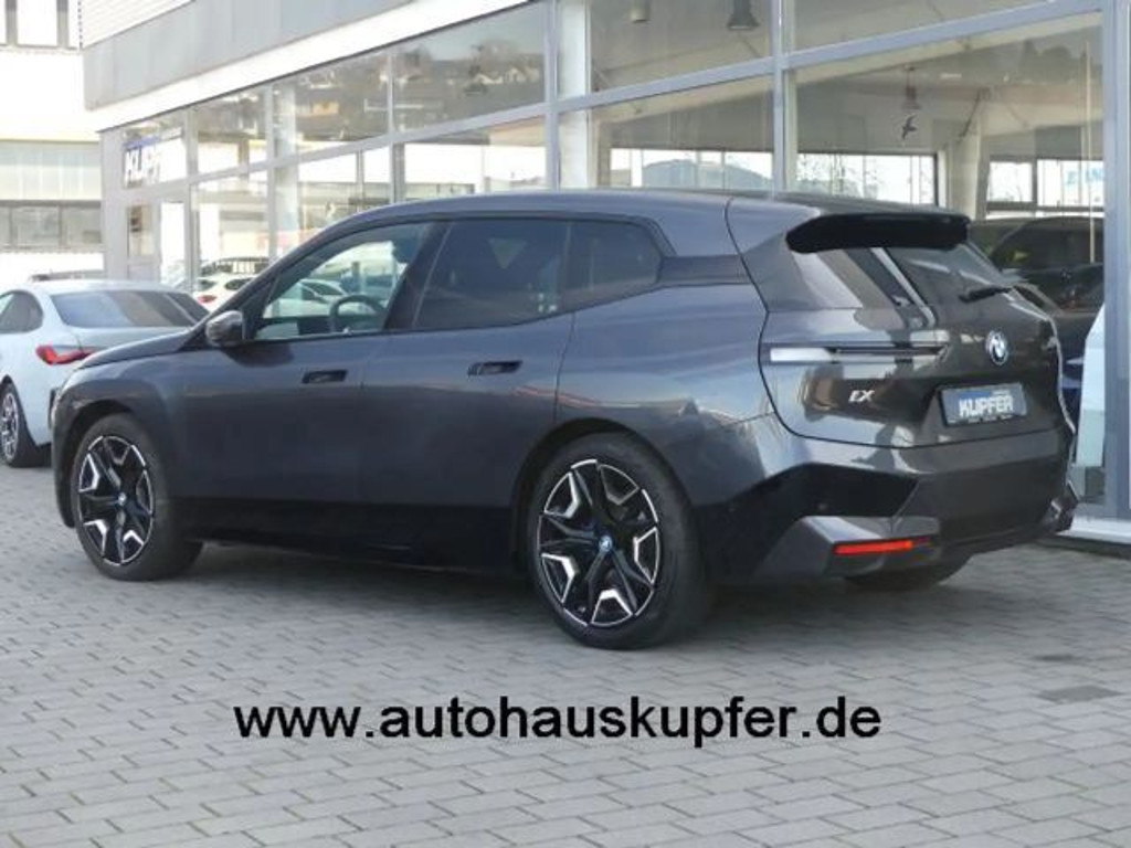 BMW iX