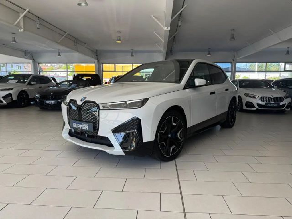 BMW iX