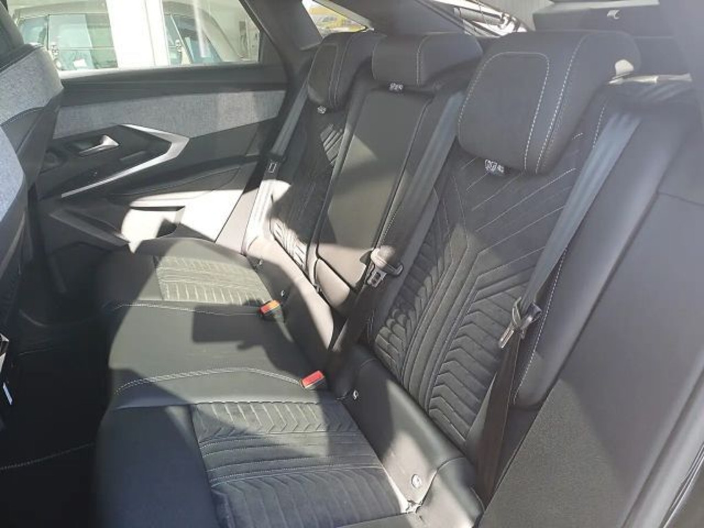 Peugeot E-3008