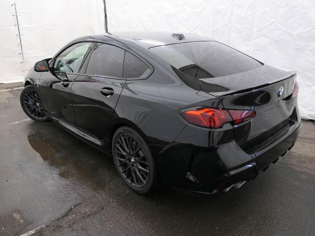 BMW M235