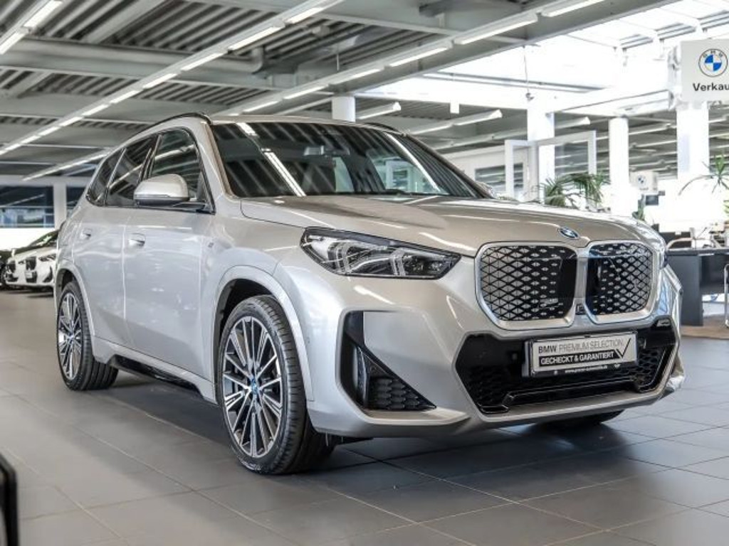 BMW iX1