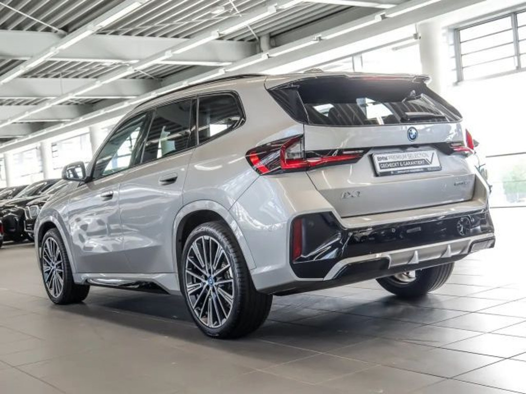BMW iX1