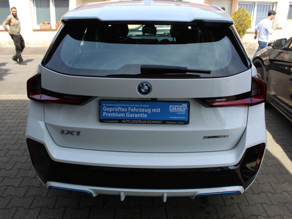 BMW iX1