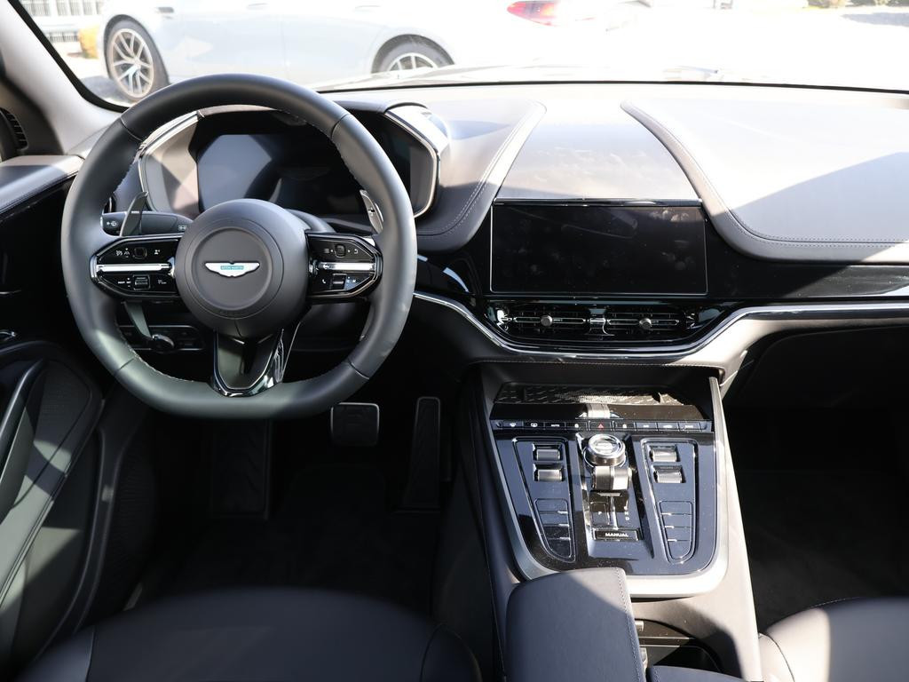 Aston Martin DBX