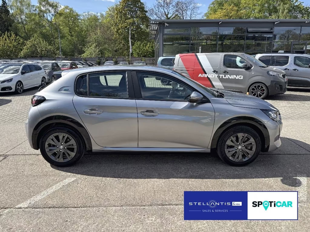 Peugeot e-208