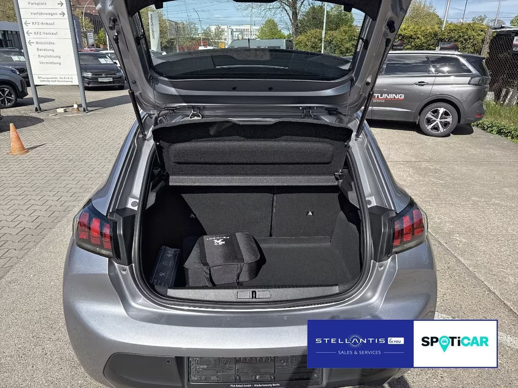 Peugeot e-208