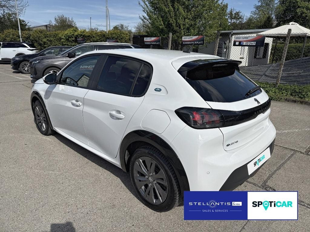 Peugeot e-208