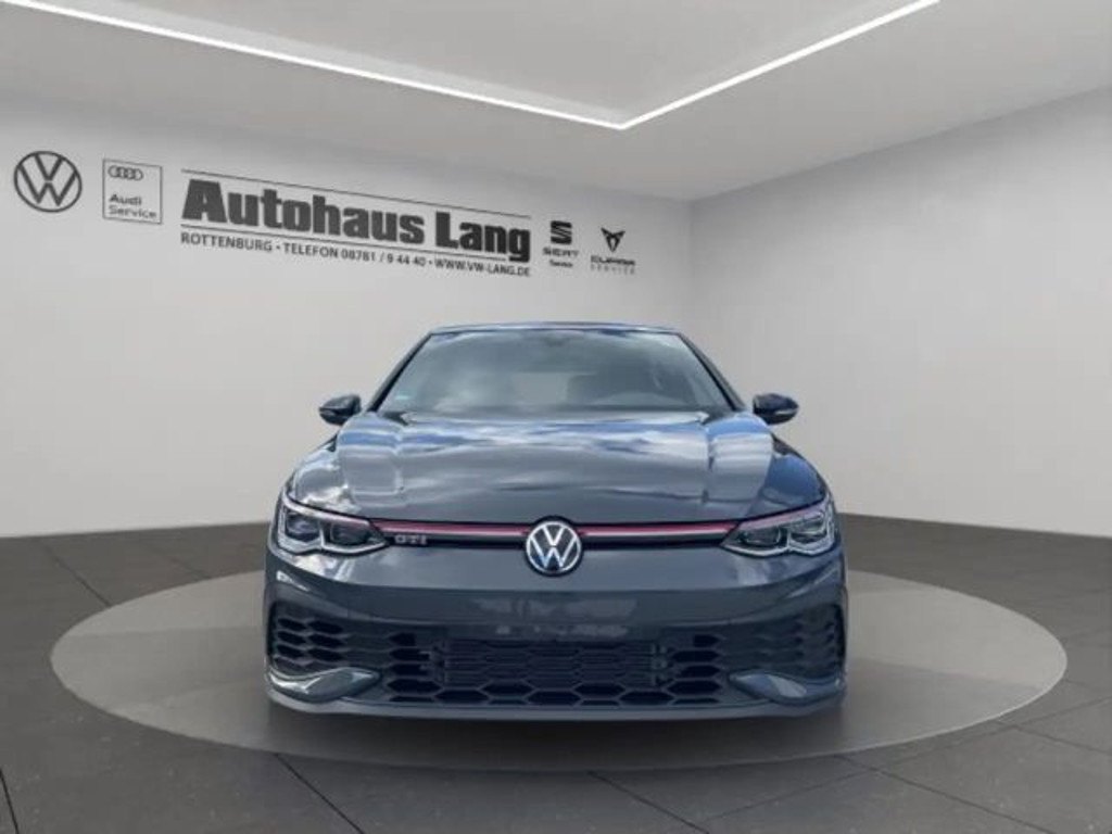 Volkswagen Golf 2023 Benzine