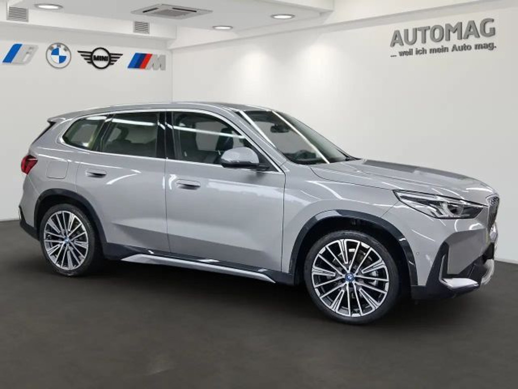 BMW iX1