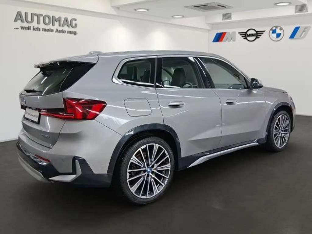 BMW iX1