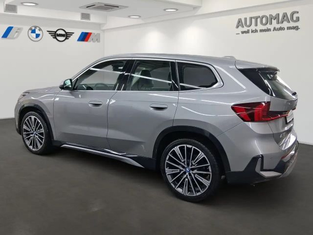 BMW iX1