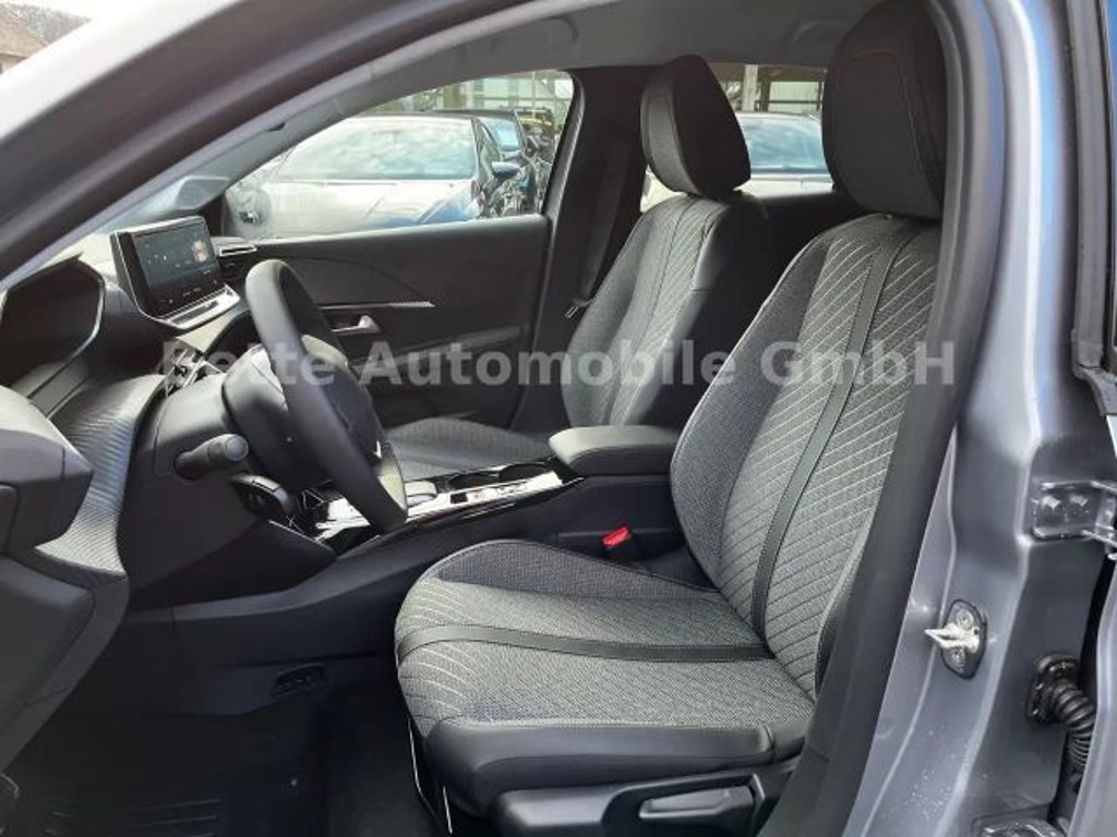 Peugeot e-208