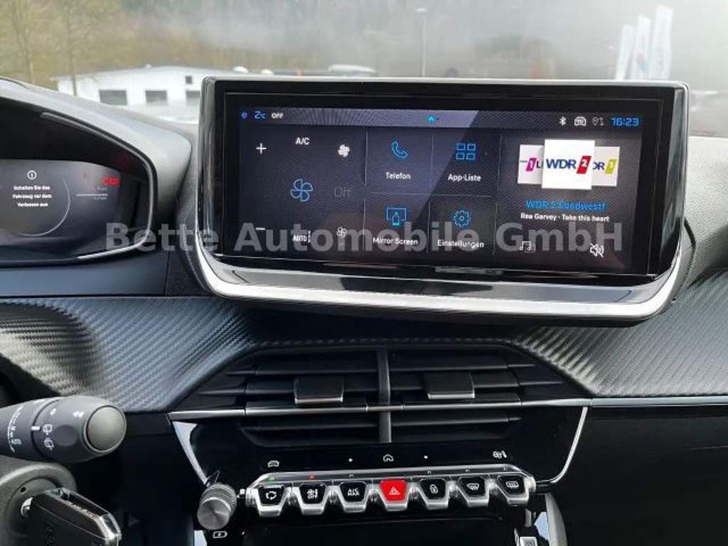 Peugeot e-208